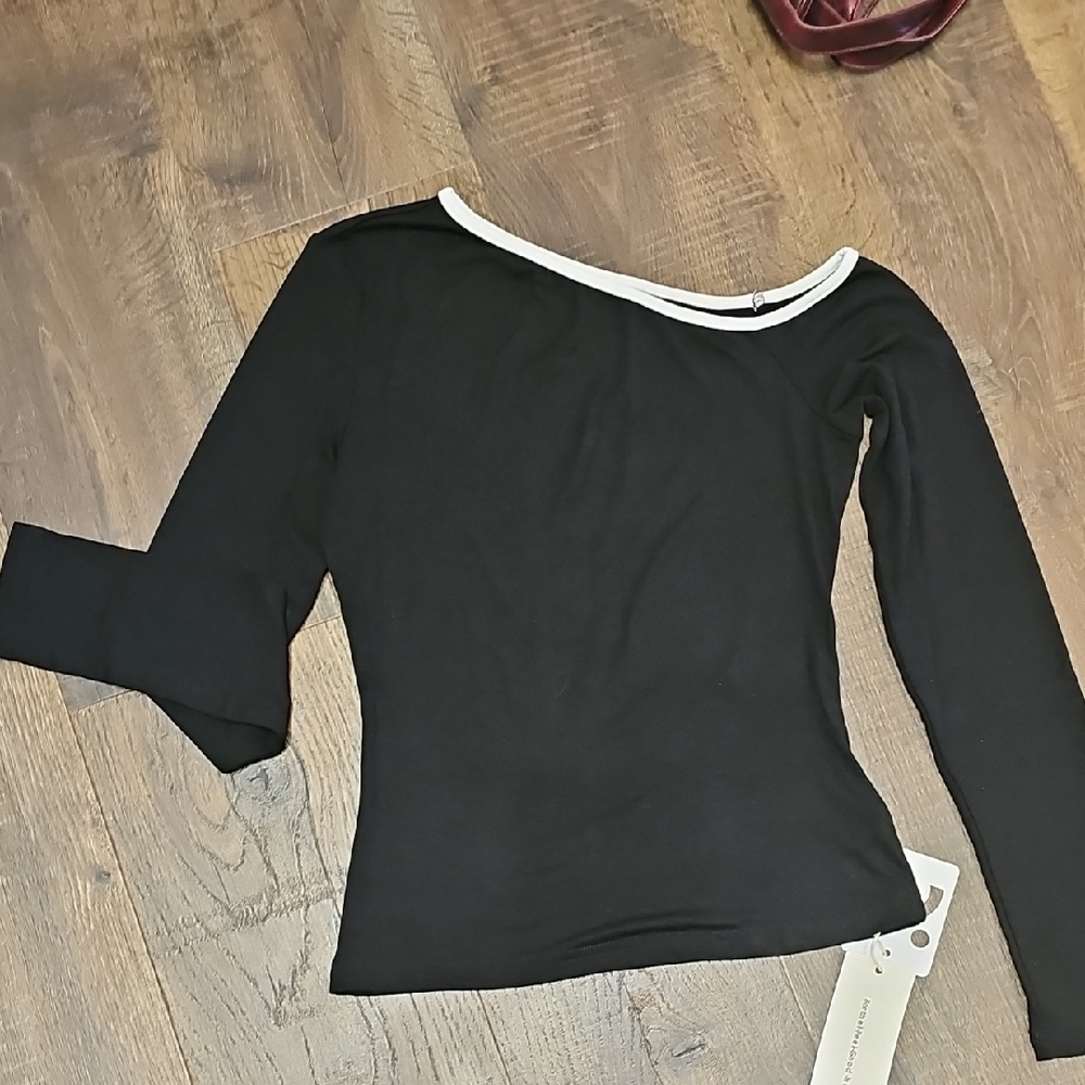 Commense Black and White Long Sleeve Top Off The Shoulder NWT